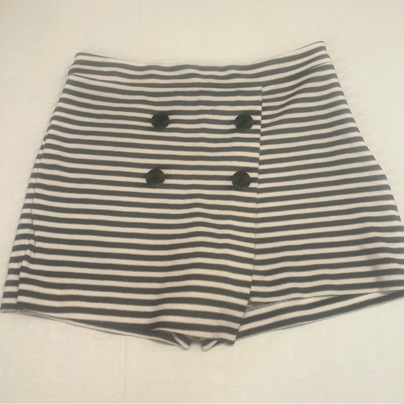Express Skort size 6 striped sailor side zip no belt shorts skirt classic - Picture 4 of 7